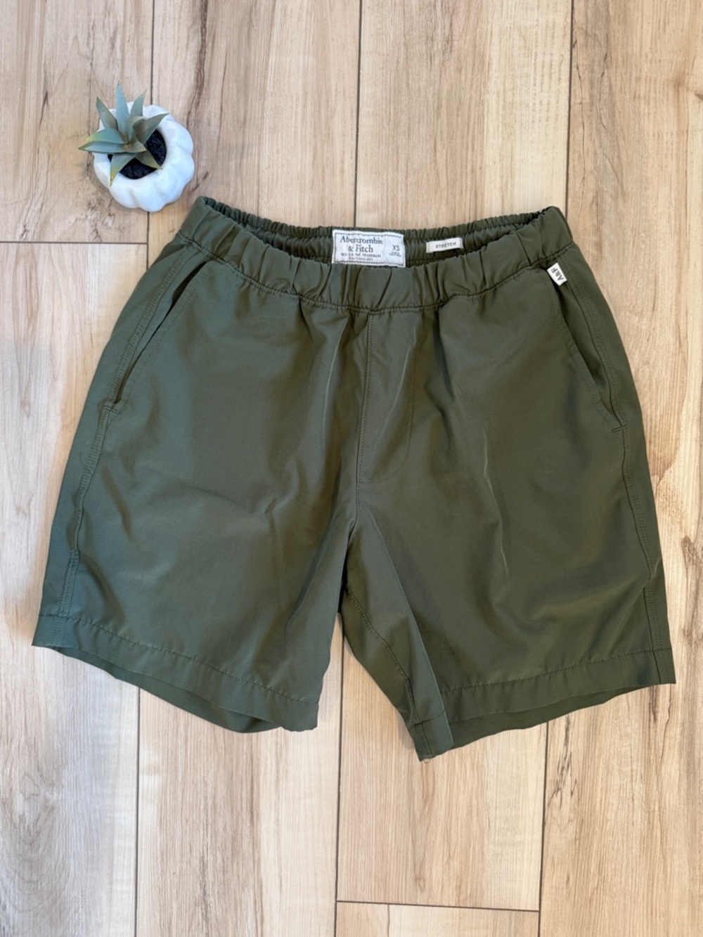 Abercrombie & Fitch Men's Olive Green Elastic Waist Shorts